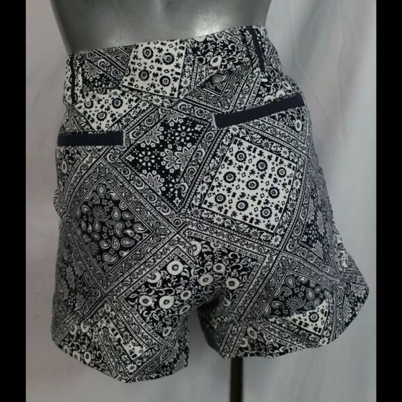 ANTHROPOLOGIE CARTONNIER SIZE 8 CHINO SHORTS NAVY WHITE PAISLEY FLORAL - Picture 3 of 8